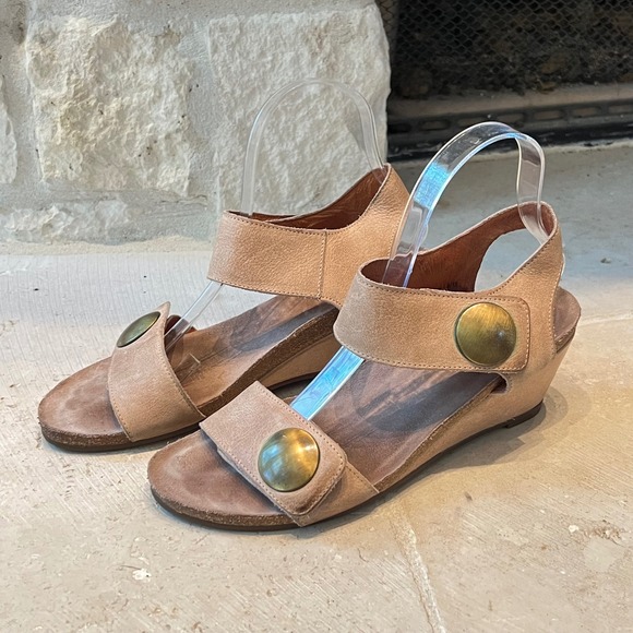 Taos‎ Carousel Tan Leather Wedge Sandal Size 9/9.5 - Picture 2 of 8